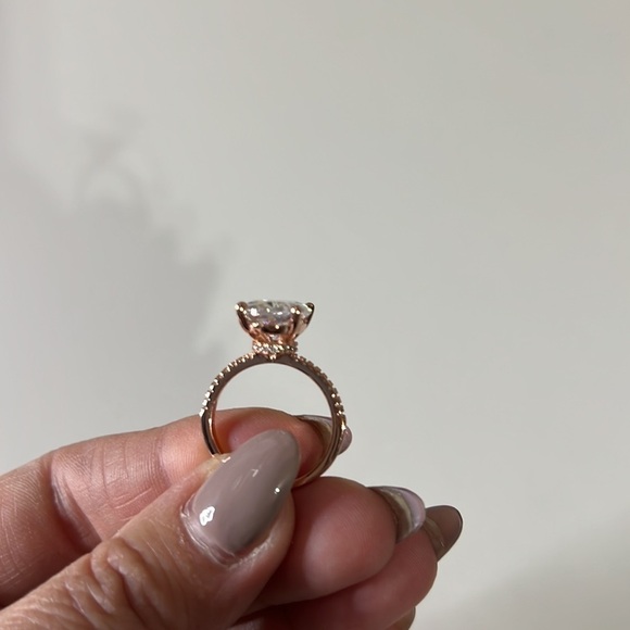 Beautiful 925 sterling silver rose gold 3ct oval cubic zirconia engagement ring. - Picture 4 of 7